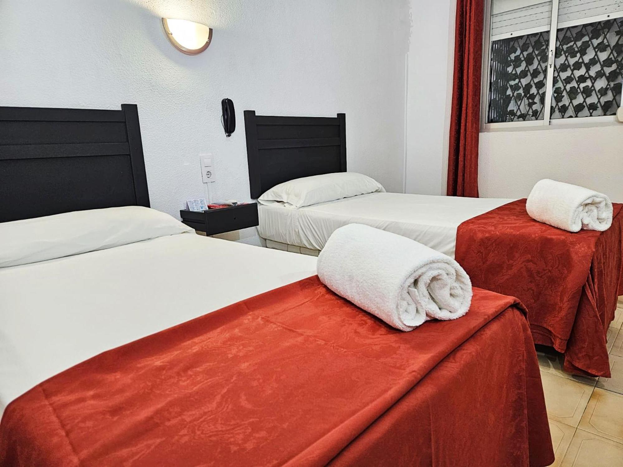 Hotel San Vicente - Centro Playa Conil De La Frontera Room photo